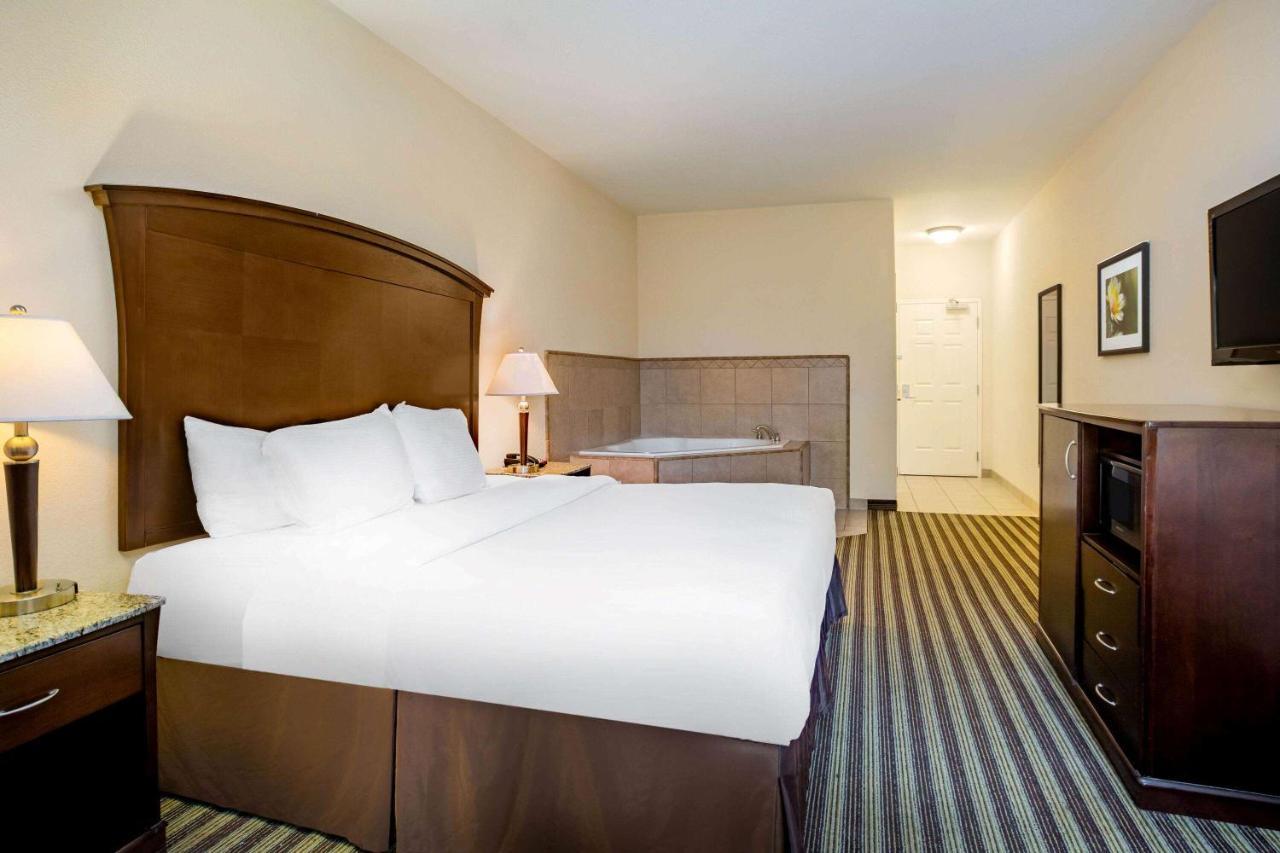 Hotel La Quinta By Wyndham Fowler Extérieur photo